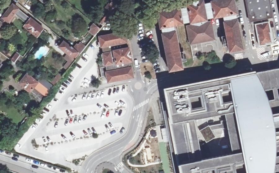 Vue aérienne du Rond-point anonyme n°699046744
