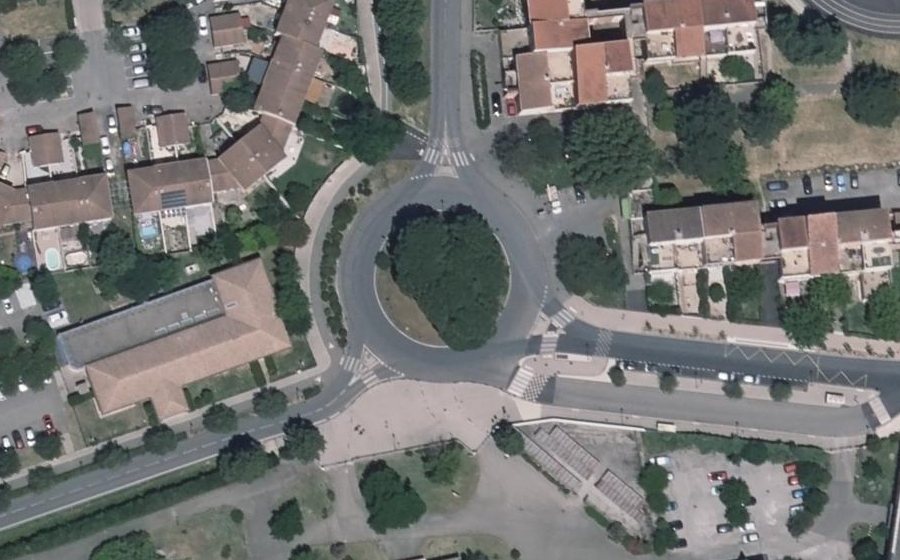 Vue aérienne du Rond-point anonyme n°69920827