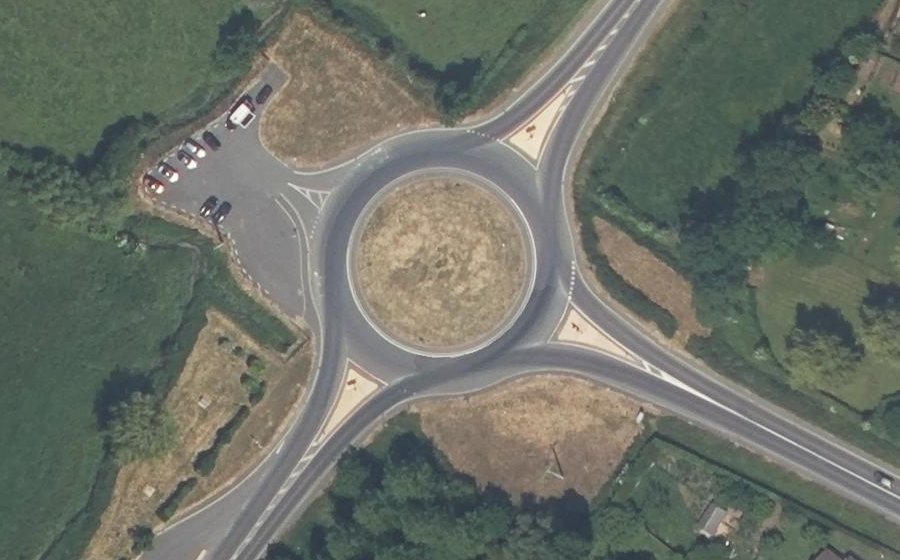 Vue aérienne du Rond-point anonyme n°699281979