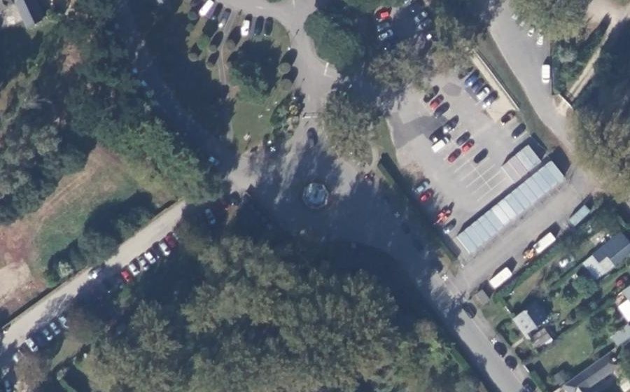 Vue aérienne du Rond-point anonyme n°699454291