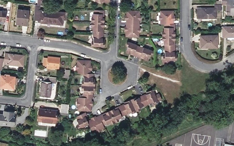 Vue aérienne du Rond-point anonyme n°69961961