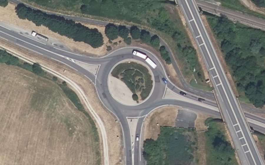 Vue aérienne du Rond-point anonyme n°69976539