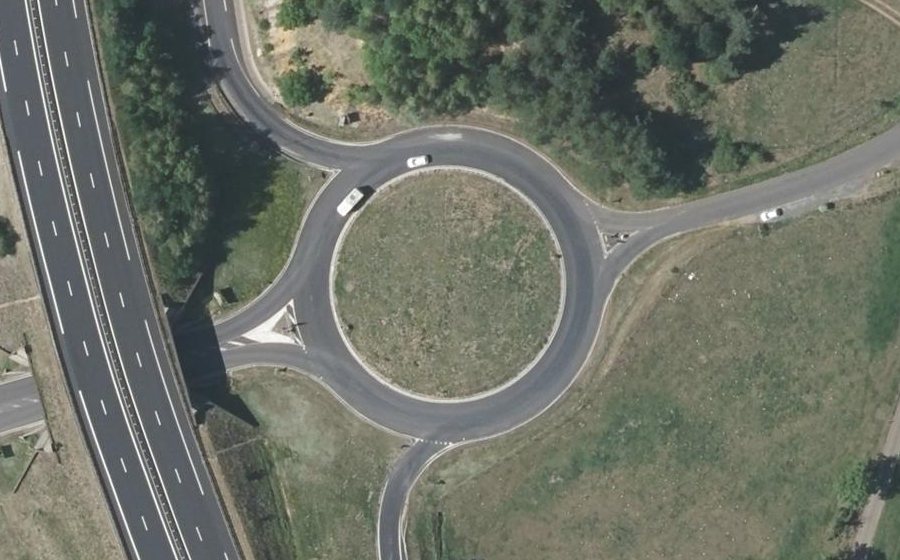Vue aérienne du Rond-point anonyme n°69991795