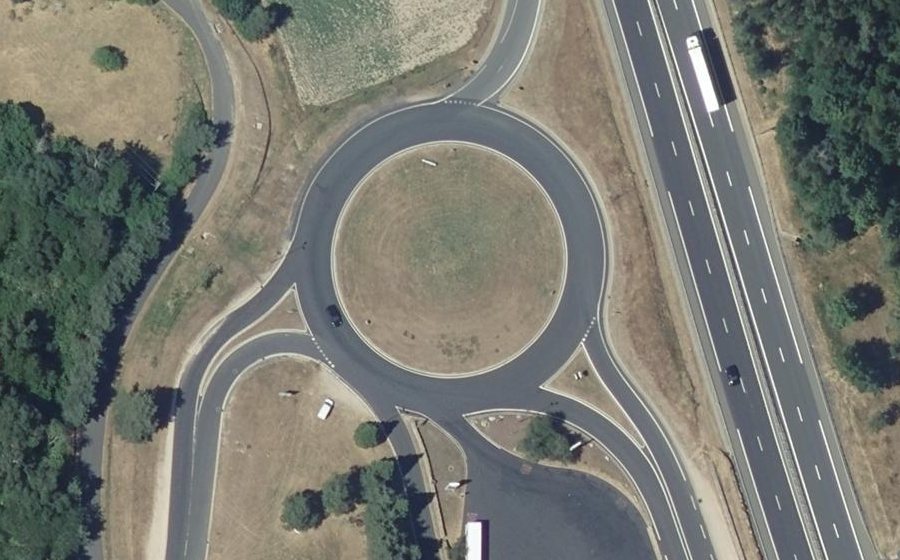 Vue aérienne du Rond-point anonyme n°69998653