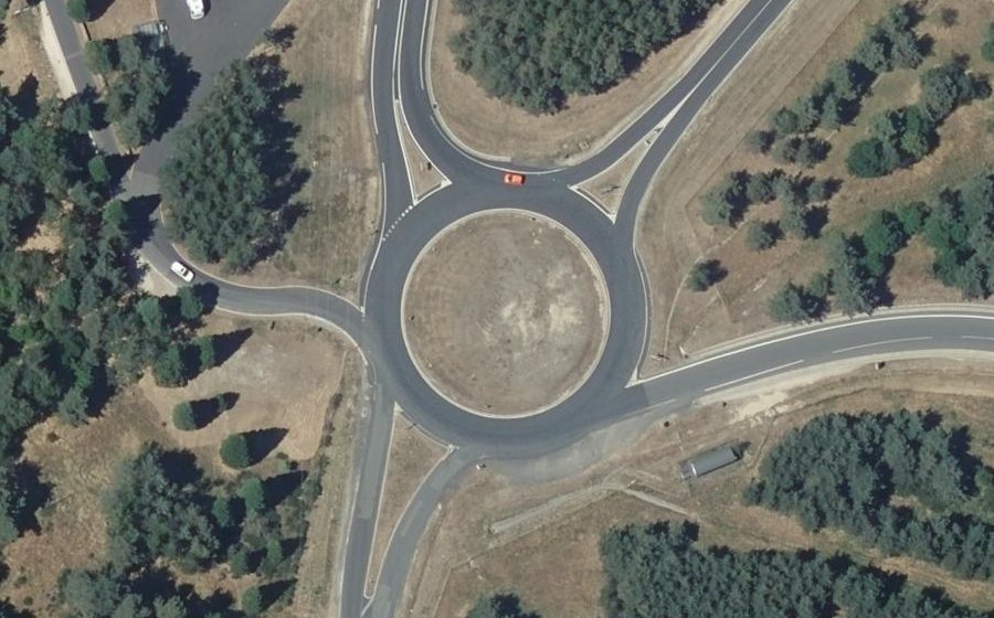 Vue aérienne du Rond-point anonyme n°69998654