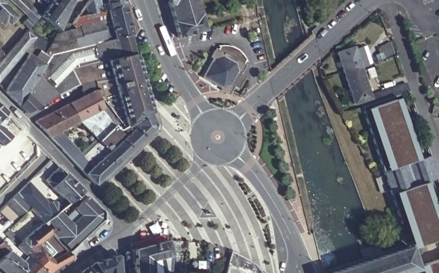 Vue aérienne du Rond-point anonyme n°700047475