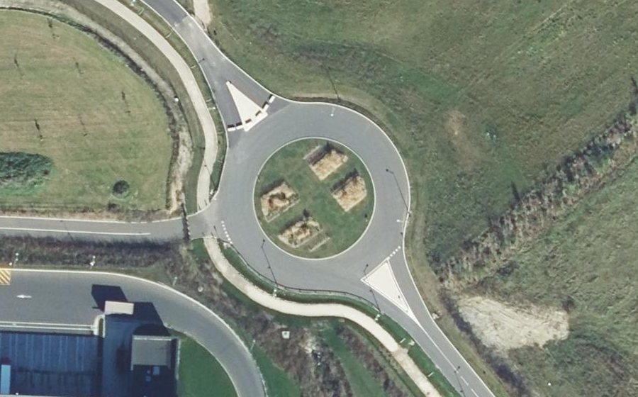 Vue aérienne du Rond-point anonyme n°700064851