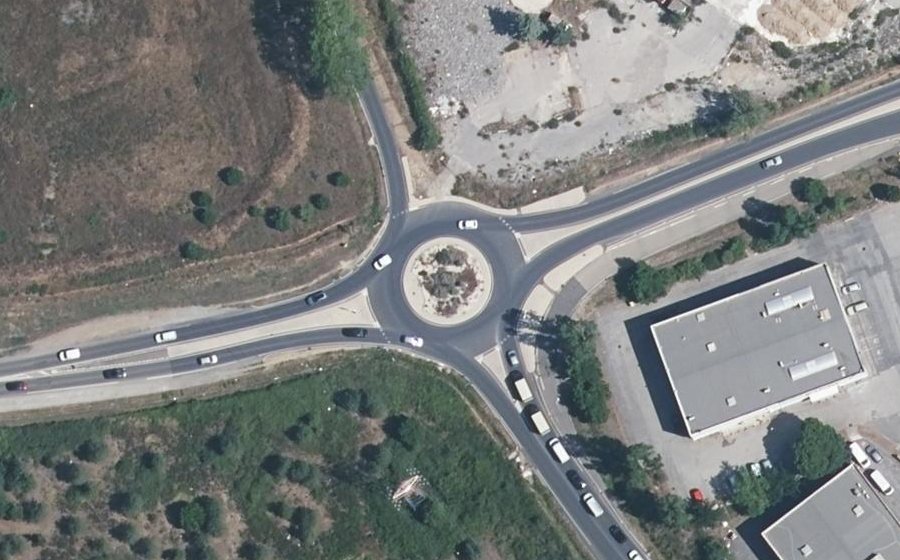 Vue aérienne du Rond-point anonyme n°700135018