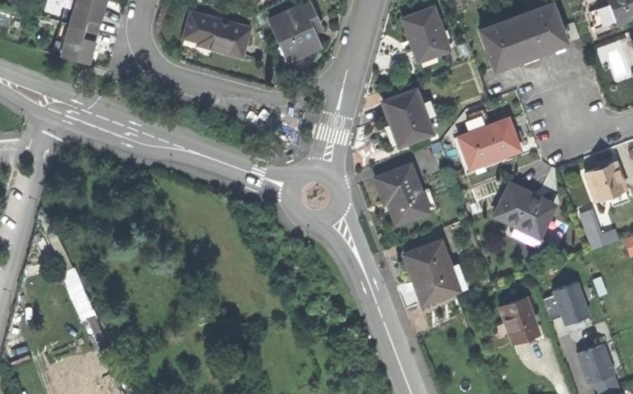 Vue aérienne du Rond-point anonyme n°700177390