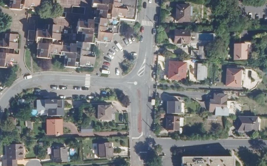 Vue aérienne du Rond-point anonyme n°700295642