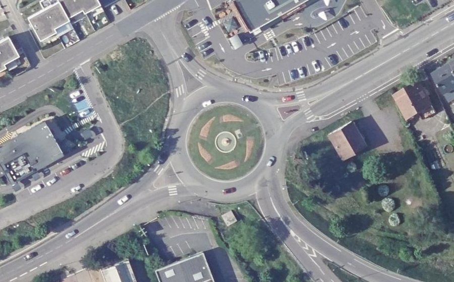 Vue aérienne du Rond-point anonyme n°70030783