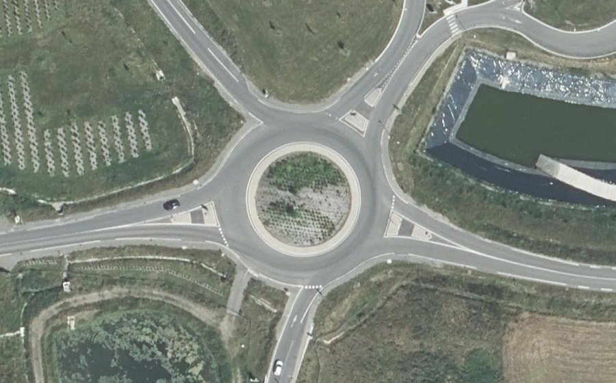 Vue aérienne du Rond-point anonyme n°700324873