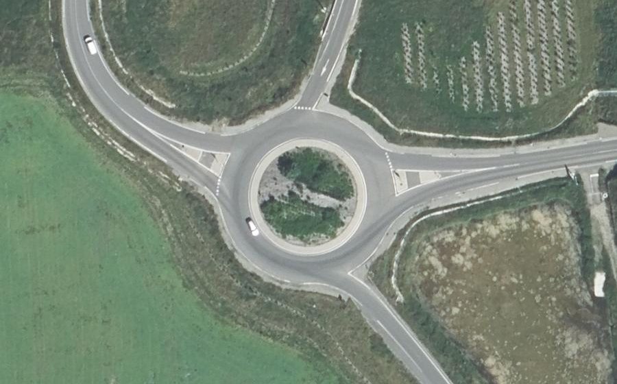 Vue aérienne du Rond-point anonyme n°700324874
