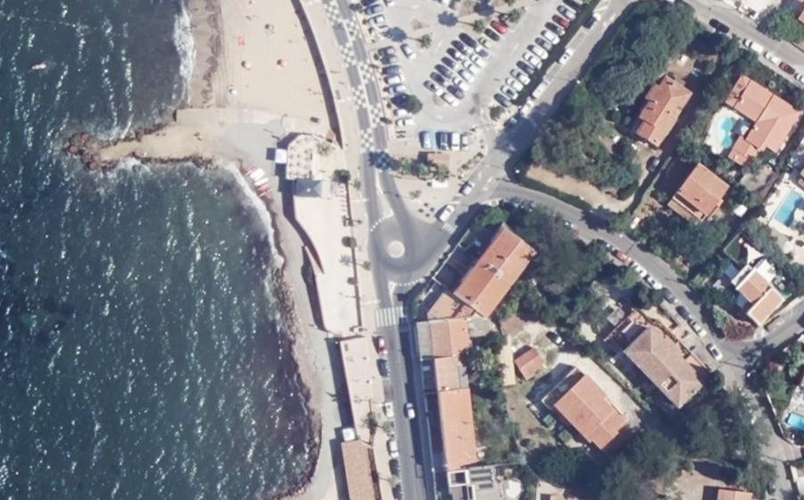 Vue aérienne du Rond-point anonyme n°700328563