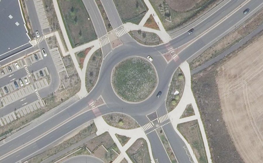 Vue aérienne du Rond-point anonyme n°700538216