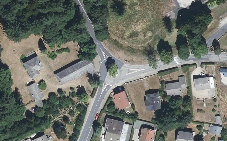 Vue aérienne du Rond-point anonyme n°700838227