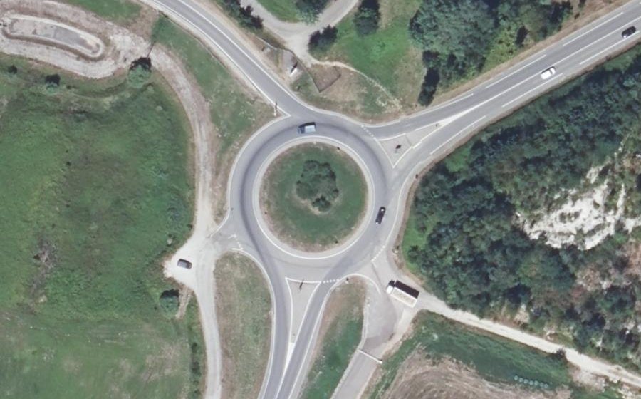 Vue aérienne du Rond-point anonyme n°701092701