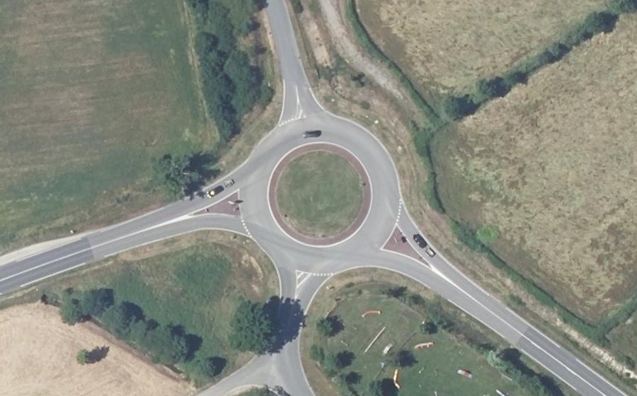 Vue aérienne du Rond-point anonyme n°70115820