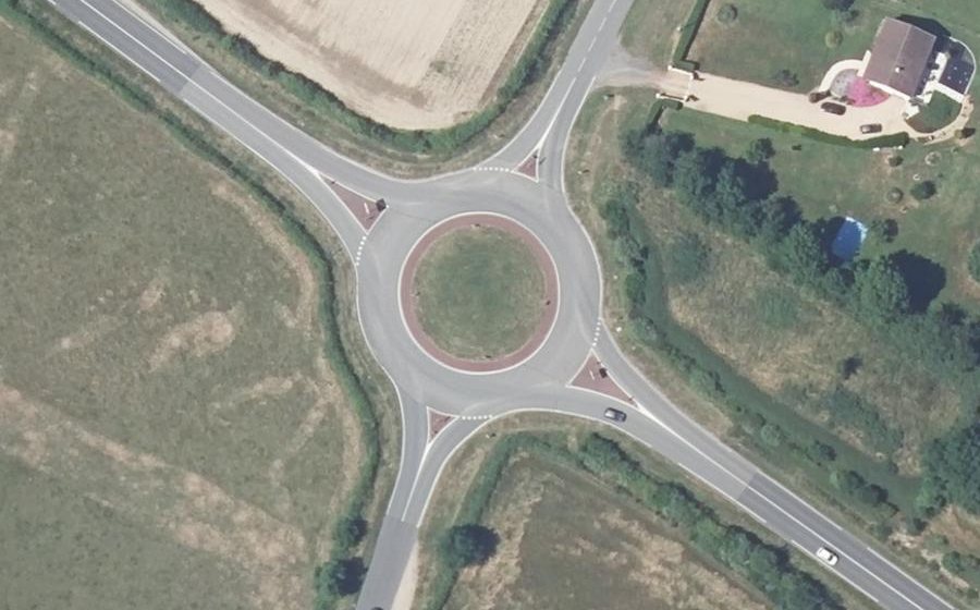 Vue aérienne du Rond-point anonyme n°70115823