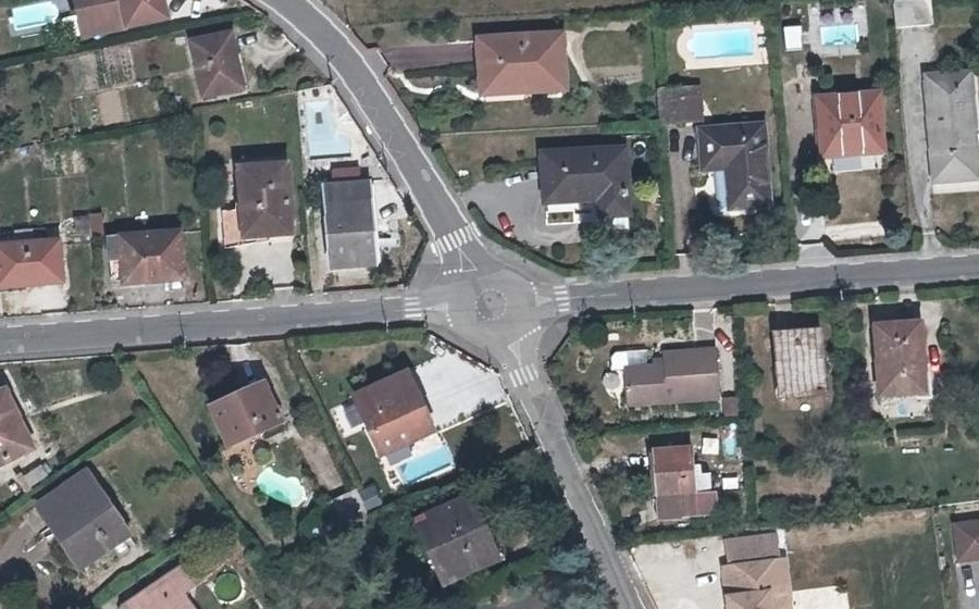 Vue aérienne du Rond-point anonyme n°701374846