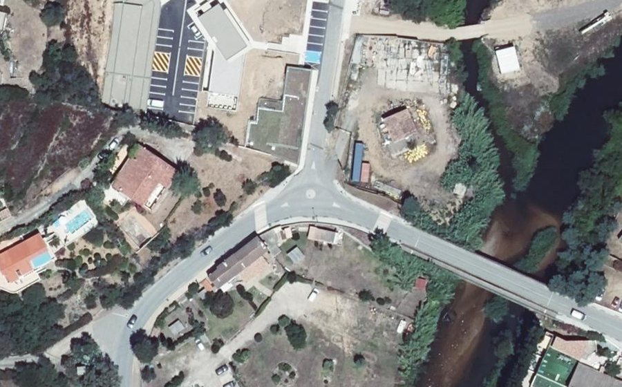 Vue aérienne du Rond-point anonyme n°701685619