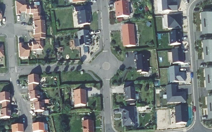 Vue aérienne du Rond-point anonyme n°702123054