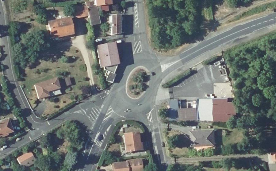 Vue aérienne du Rond-point anonyme n°70237260