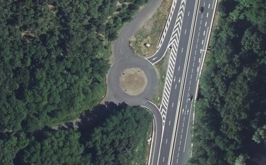 Vue aérienne du Rond-point anonyme n°70241063