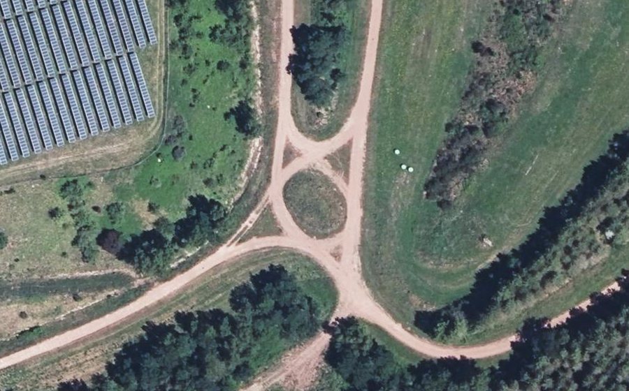 Vue aérienne du Rond-point anonyme n°70246841