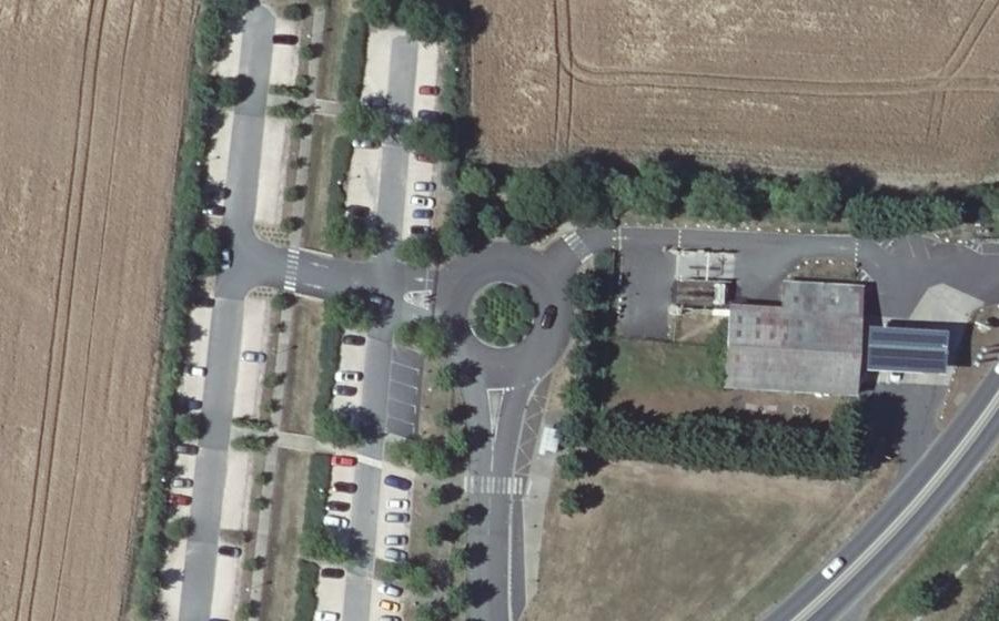 Vue aérienne du Rond-point anonyme n°70254790