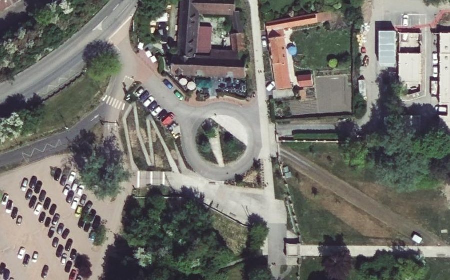 Vue aérienne du Rond-point anonyme n°70258575