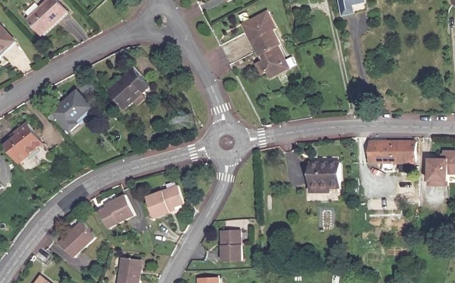 Vue aérienne du Rond-point anonyme n°70259616
