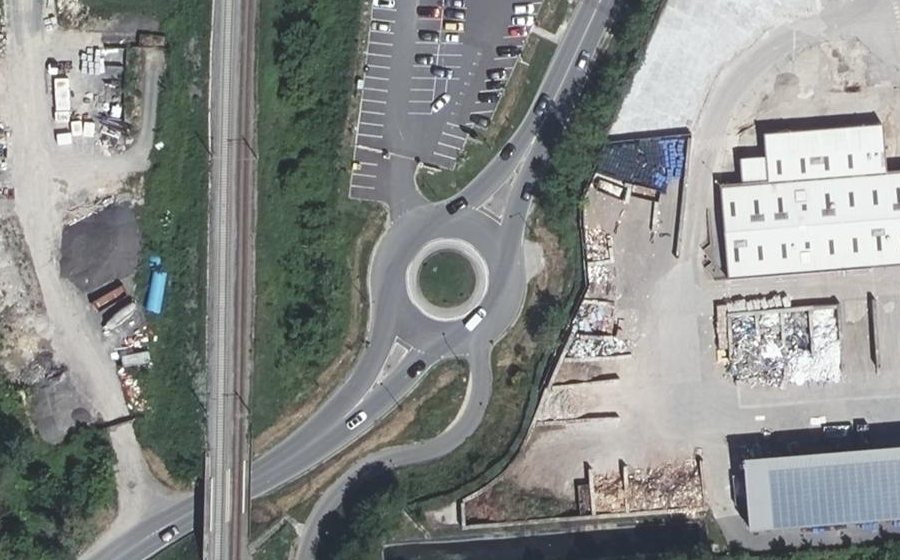 Vue aérienne du Rond-point anonyme n°702614535