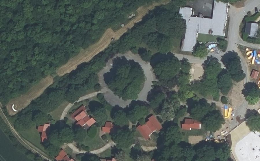 Vue aérienne du Rond-point anonyme n°70262479