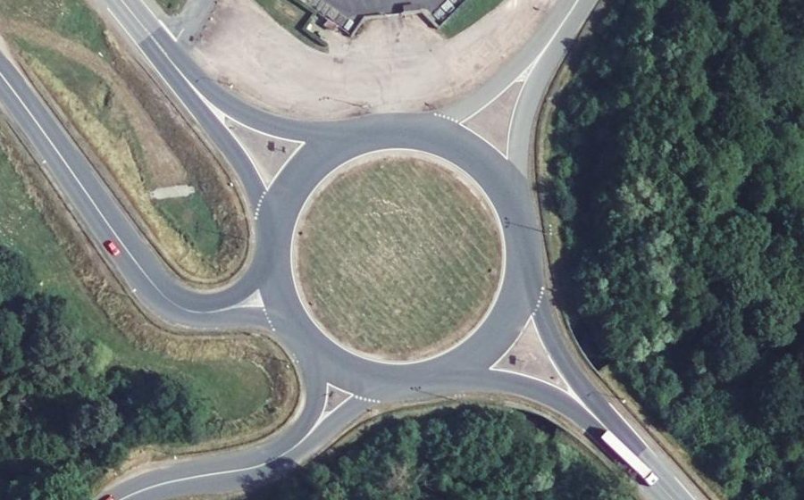 Vue aérienne du Rond-point anonyme n°70299240