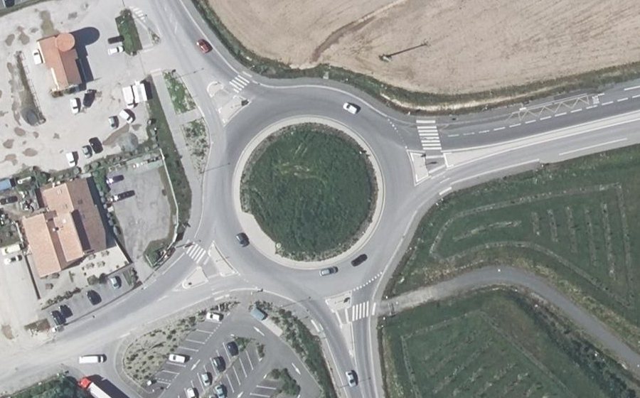 Vue aérienne du Rond-point anonyme n°703132023