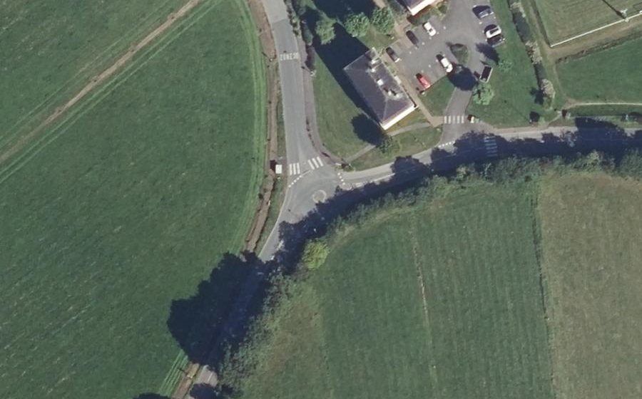 Vue aérienne du Rond-point anonyme n°70384027