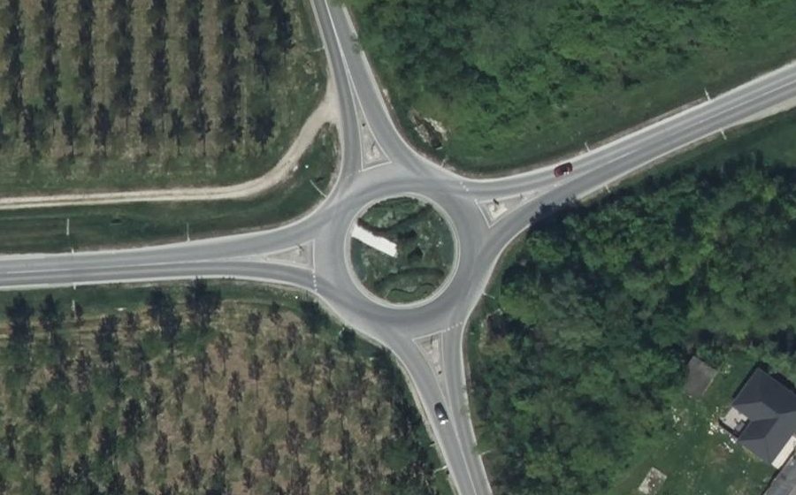 Vue aérienne du Rond-point anonyme n°704057804