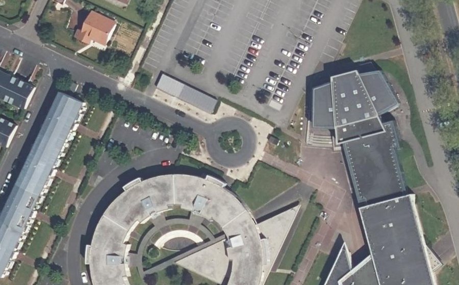 Vue aérienne du Rond-point anonyme n°704214707