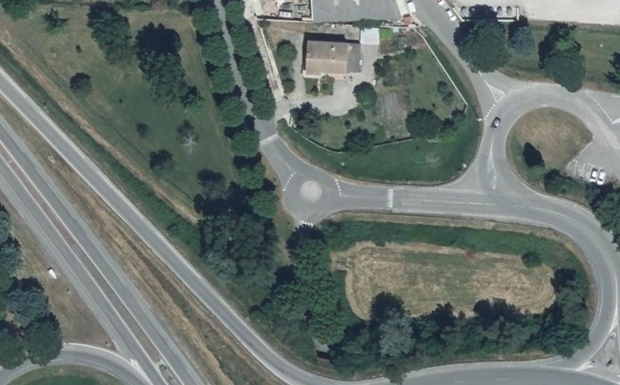 Vue aérienne du Rond-point anonyme n°704215265