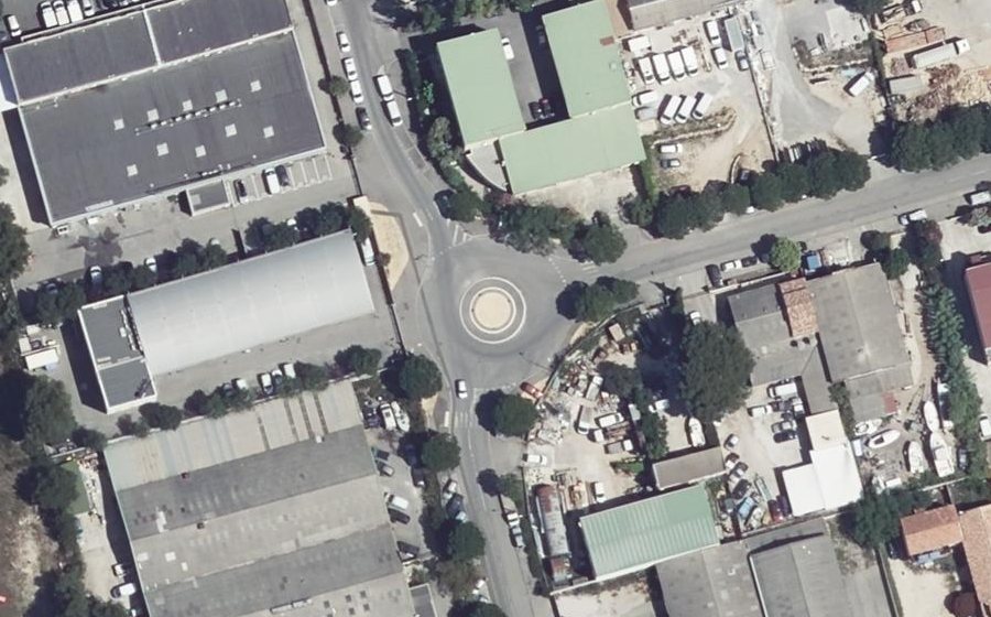 Vue aérienne du Rond-point anonyme n°704255045