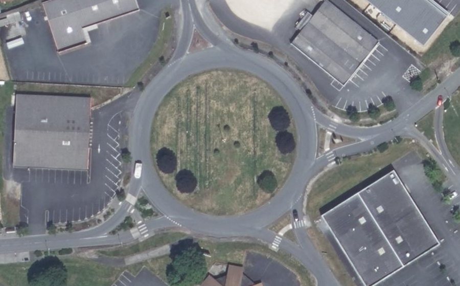 Vue aérienne du Rond-point anonyme n°70426223