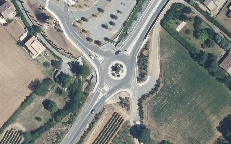 Vue aérienne du Rond-point anonyme n°704379489