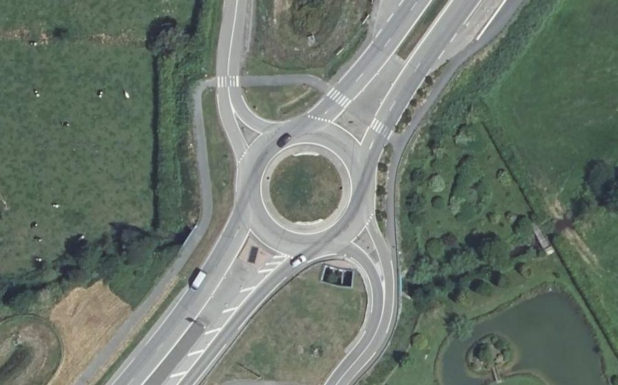 Vue aérienne du Rond-point anonyme n°70440140