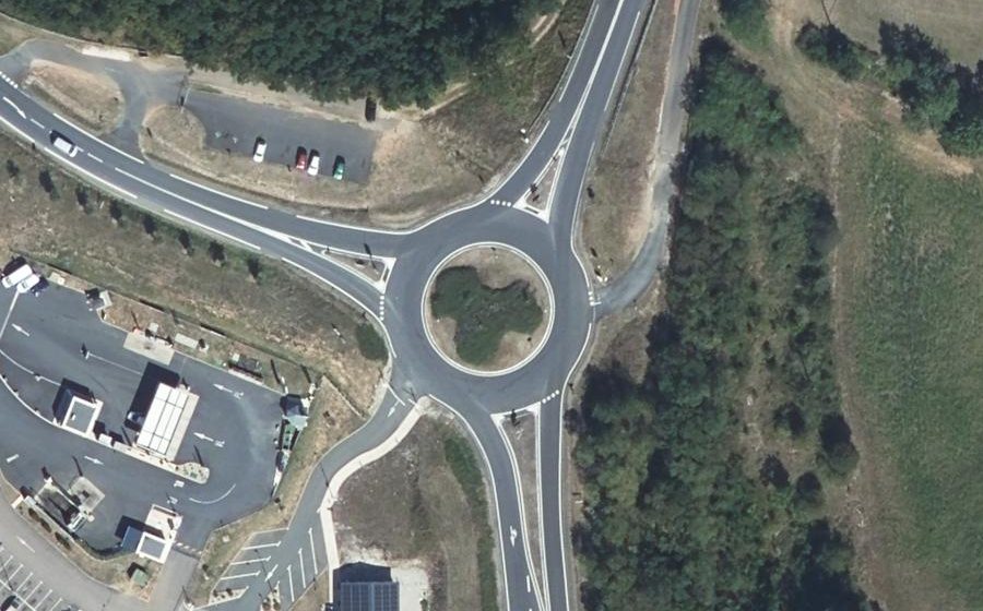 Vue aérienne du Rond-point anonyme n°70450034