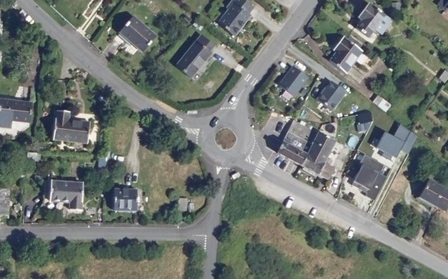 Vue aérienne du Rond-point anonyme n°70452063