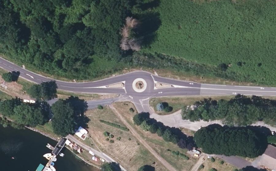 Vue aérienne du Rond-point anonyme n°70463833