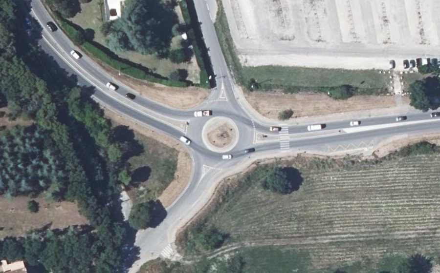 Vue aérienne du Rond-point anonyme n°704707837