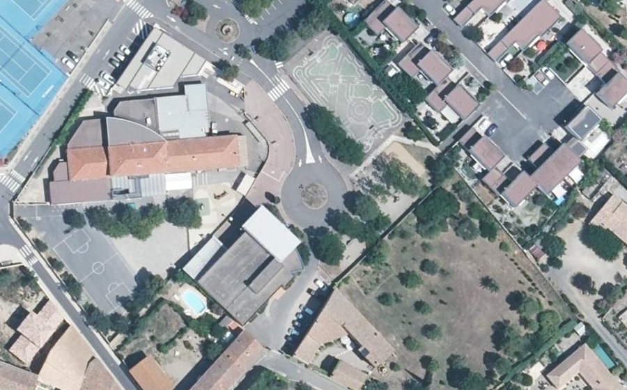 Vue aérienne du Rond-point anonyme n°704812755