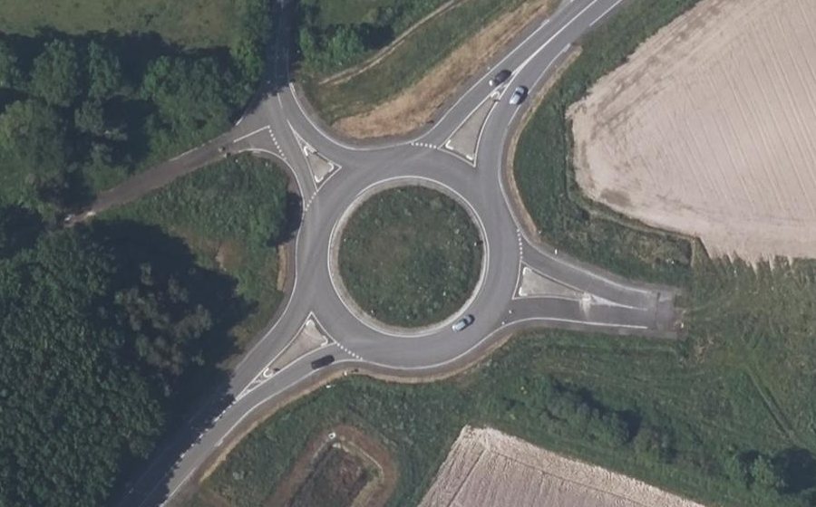 Vue aérienne du Rond-point anonyme n°704967938